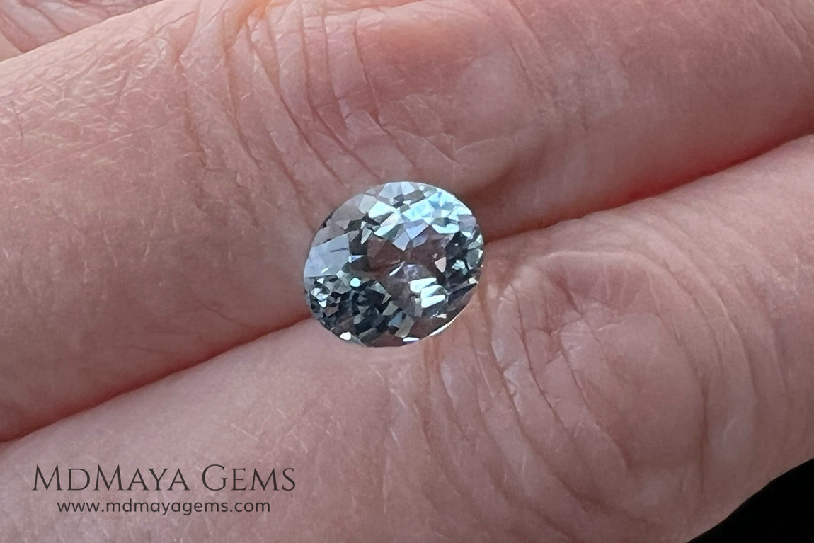 Pretty bright blue Aquamarine!. Oval cut. 1.80 ct. Perfect gem for a center stone in ring!