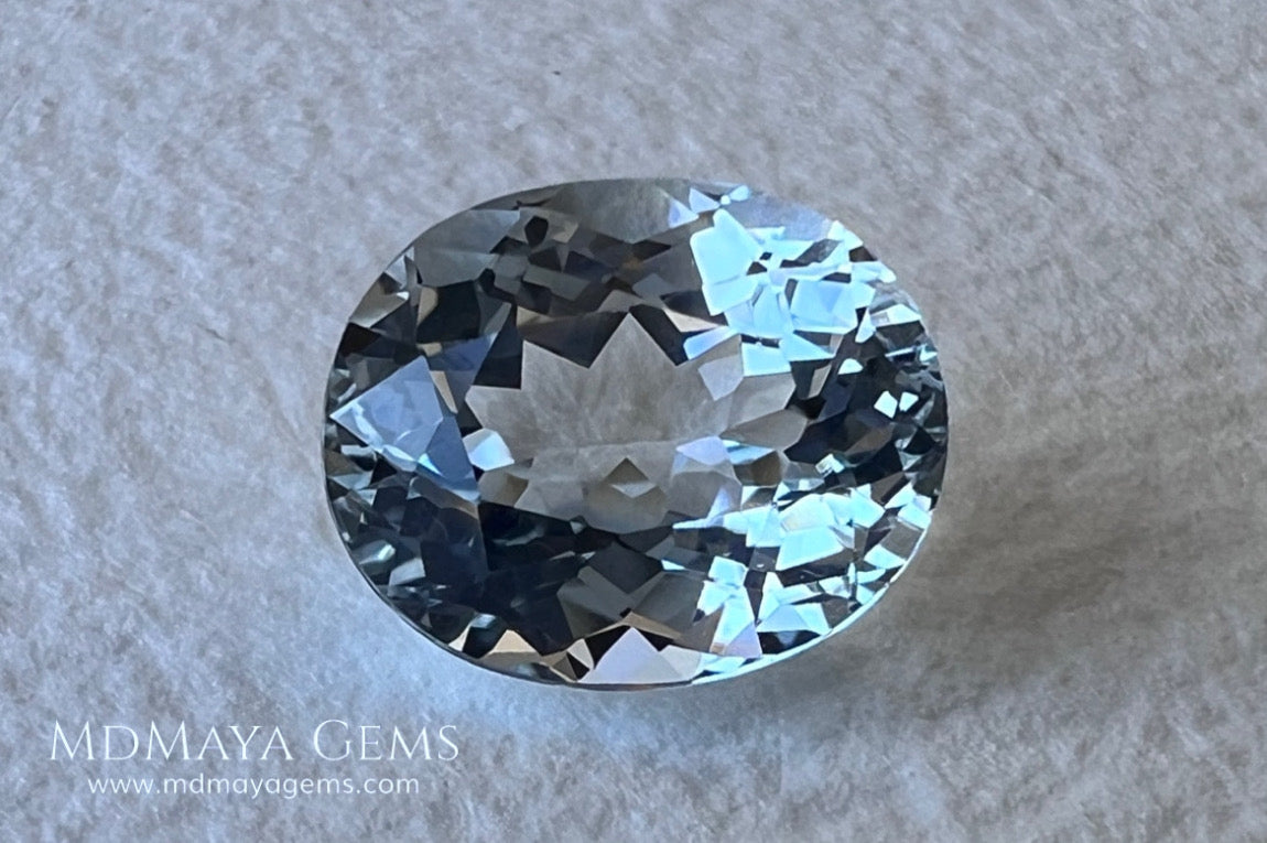 Beautiful aquamarine 2.49 ct. oval cut, this gemstone is almost colorless although it has a subtle bluish tint that together with its brightness and good quality of cut and clarity make it ideal for your personalized jewelry. It will be really pretty mounted in silver or gold. A natural gemstone within reach of any pocket.