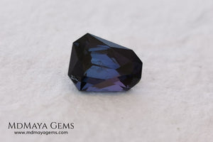 Beautiful dark spinel of 1.59 ct with a trapezoidal cut. This beauty under fluorescent light shows an incredible and sparkle dark blue color with violet tones. Its fancy cut is amazing. It is a very special gemstone, it will look wonderful in any piece of jewelry you can imagine.