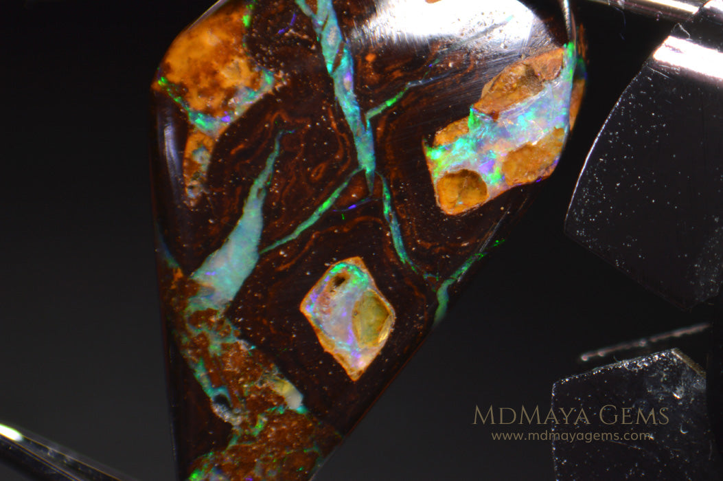 Yowah Boulder Opal 6.65 ct from Australia under microscope