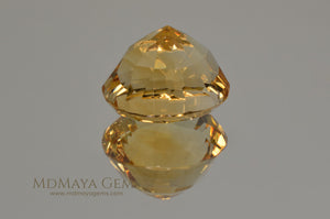 Big and Fantastic Golden Yellow Citrine. Oval Cut. 17.43 ct