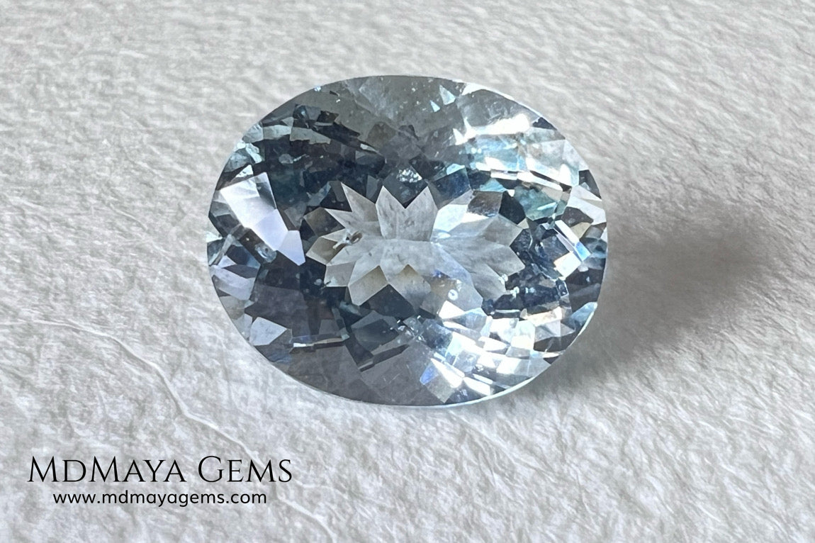 Elegant light blue Aquamarine. A piece perfect for a pendant. Oval cut. 4.32 ct.