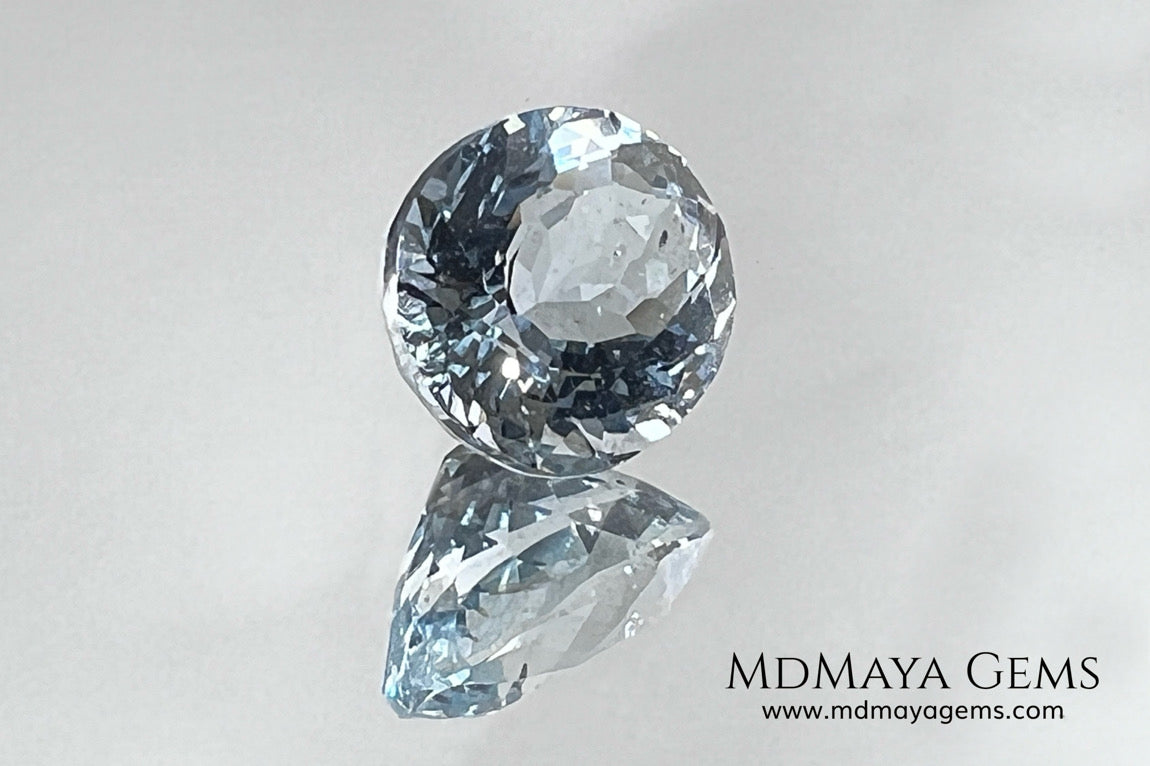 Elegant light blue Aquamarine. A piece perfect for a pendant. Oval cut. 4.32 ct.