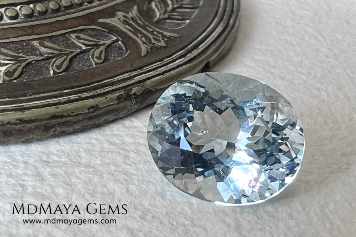 Elegant light blue Aquamarine. A piece perfect for a pendant. Oval cut. 4.32 ct.