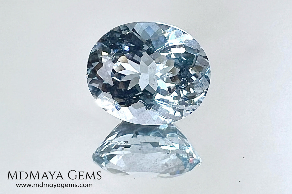 Elegant light blue Aquamarine. A piece perfect for a pendant. Oval cut. 4.32 ct.