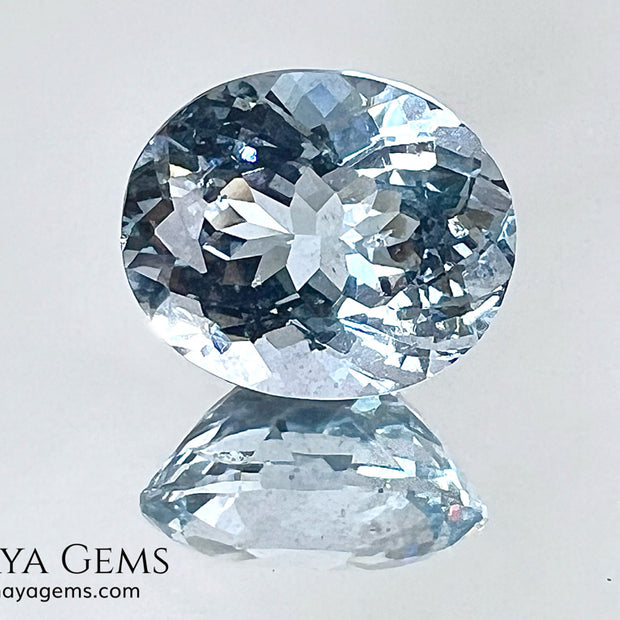 Elegant light blue Aquamarine. A piece perfect for a pendant. Oval cut. 4.32 ct.