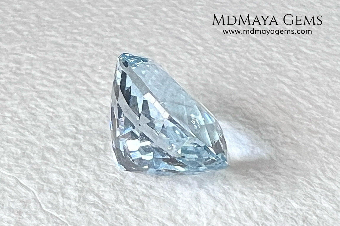 Elegant light blue Aquamarine. A piece perfect for a pendant. Oval cut. 4.32 ct.