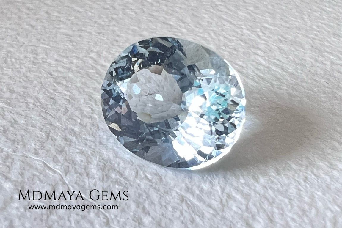 Elegant light blue Aquamarine. A piece perfect for a pendant. Oval cut. 4.32 ct.