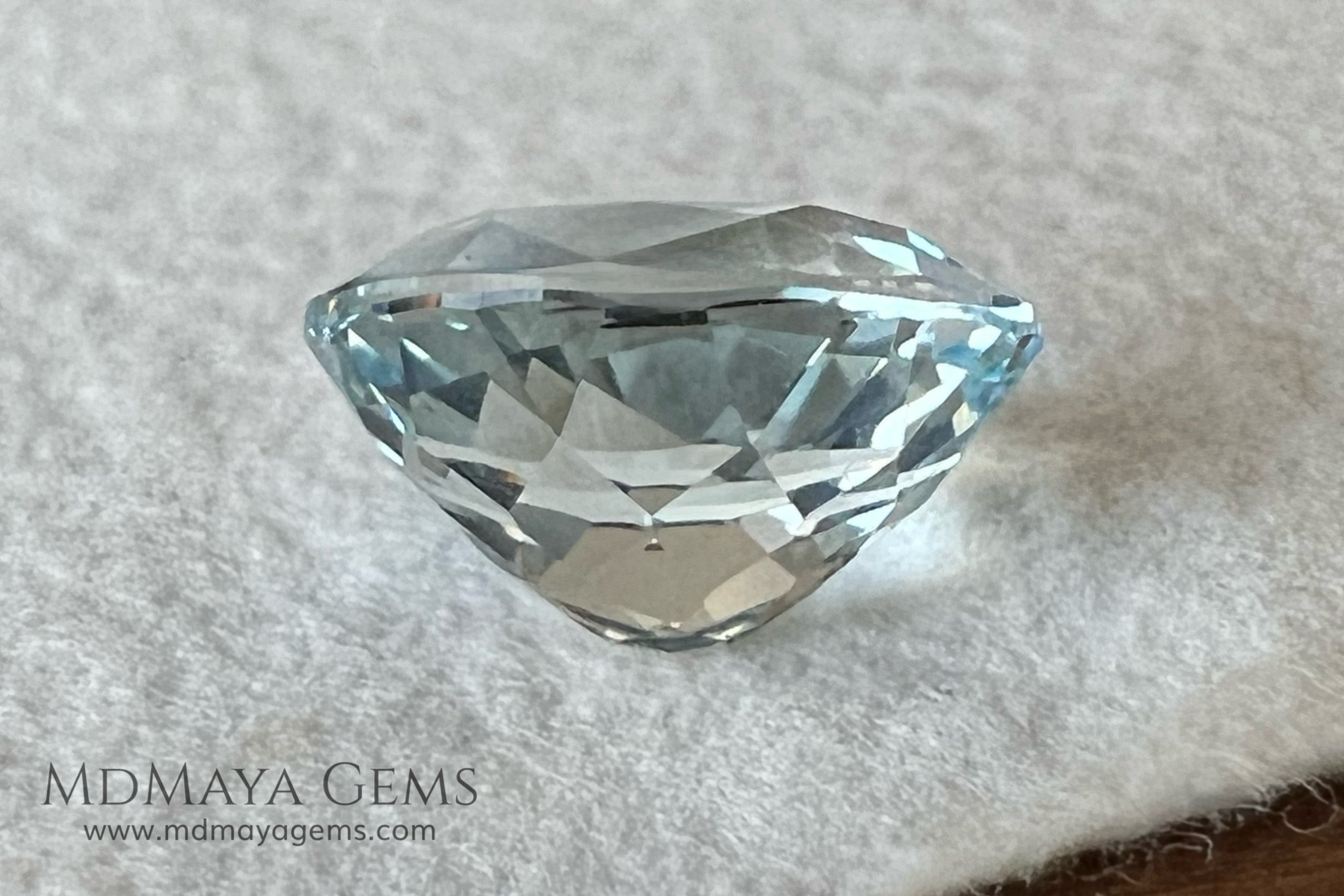 Light Blue Aquamarine – 1.80 ct Oval Cut, Eye-Clean