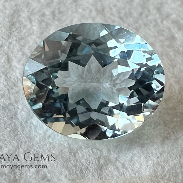 Pretty bright blue Aquamarine!. Oval cut. 1.80 ct. Perfect gem for a center stone in ring!