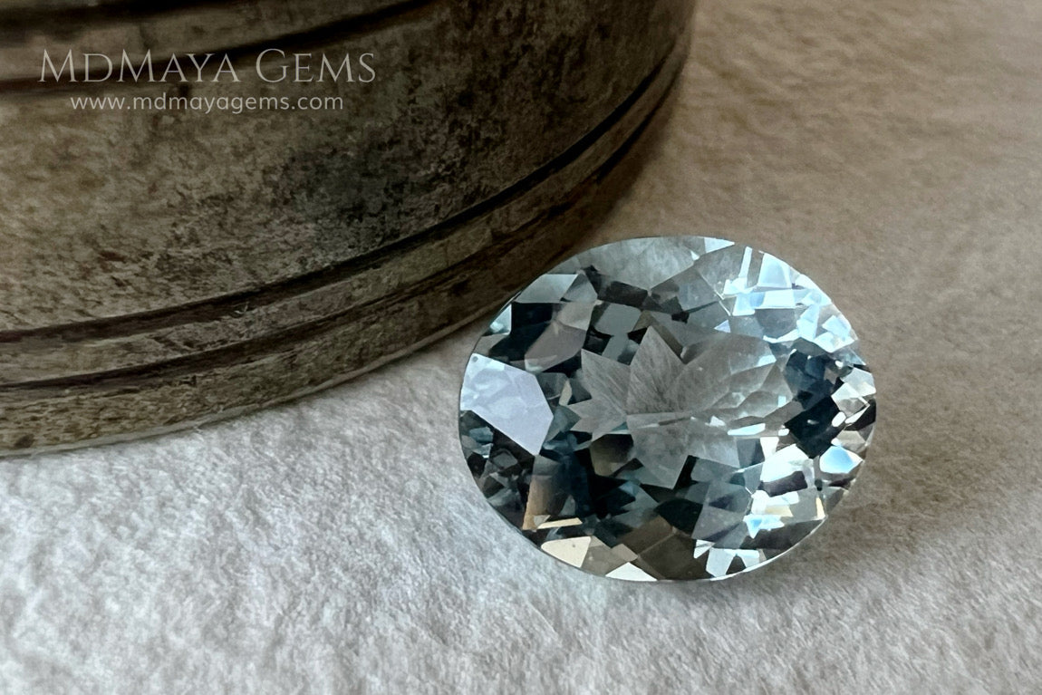 Pretty bright blue Aquamarine!. Oval cut. 1.80 ct. Perfect gem for a center stone in ring!