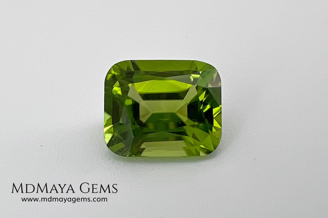 5.03 ct Cushion Cut Peridot – Natural Strongly Yellowish Green Gemstone from Pakistan