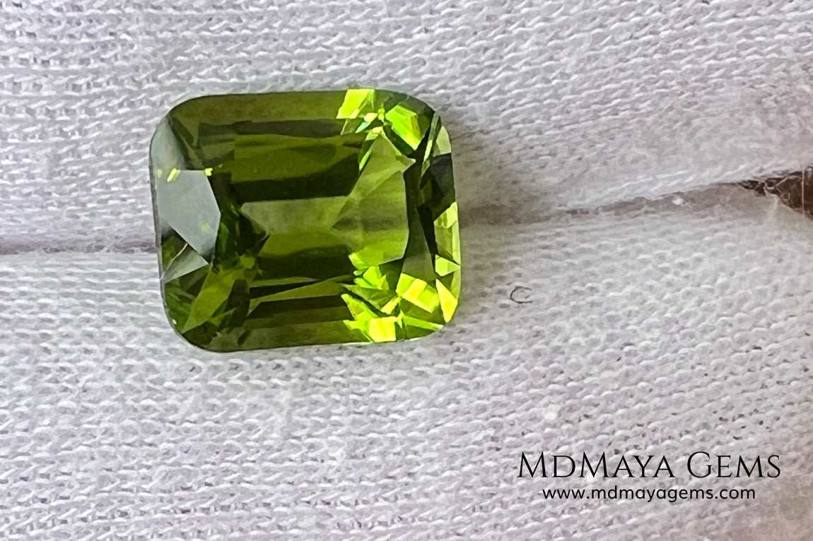 5.03 ct Cushion Cut Peridot – Natural Strongly Yellowish Green Gemstone from Pakistan