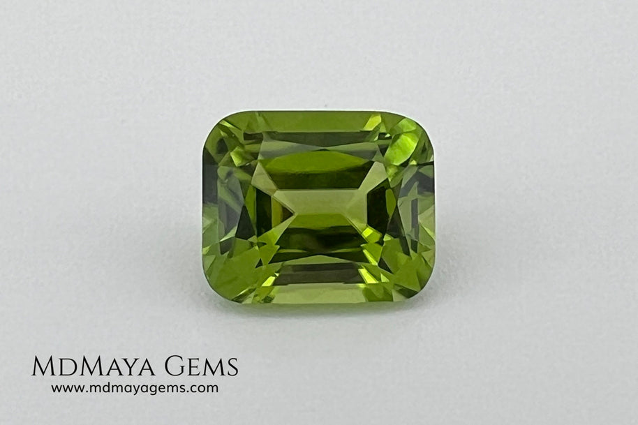 5.03 ct Cushion Cut Peridot – Natural Strongly Yellowish Green Gemstone from Pakistan