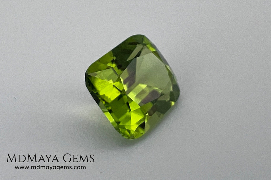 5.03 ct Cushion Cut Peridot – Natural Strongly Yellowish Green Gemstone from Pakistan