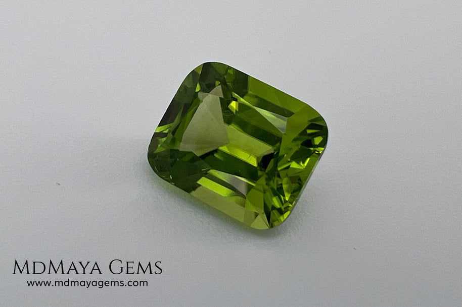 5.03 ct Cushion Cut Peridot – Natural Strongly Yellowish Green Gemstone from Pakistan