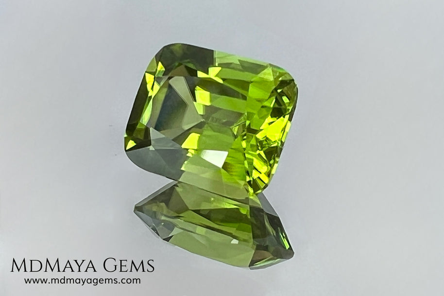 5.03 ct Cushion Cut Peridot – Natural Strongly Yellowish Green Gemstone from Pakistan