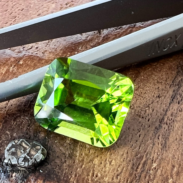 5.03 ct Cushion Cut Peridot – Natural Strongly Yellowish Green Gemstone from Pakistan