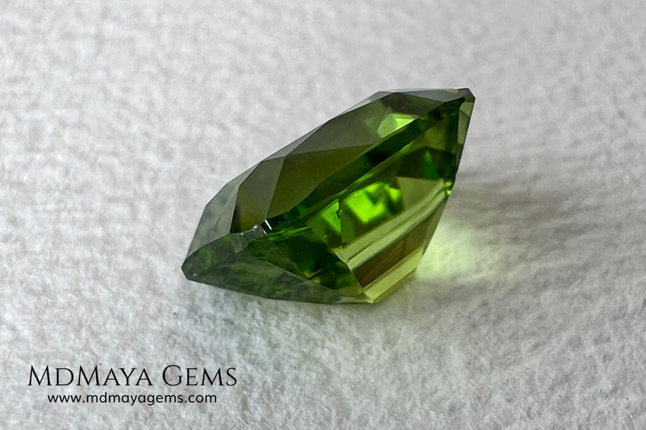 5.03 ct Cushion Cut Peridot – Natural Strongly Yellowish Green Gemstone from Pakistan