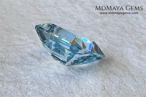 Elegant blue aquamarine of 2.02 ct and emerald cut, this delicate gem shows a very bright blue, has a great quality in its cut and finishes. It will be ideal for use on a ring or a pendant, since its size is perfect, neither too large nor too small. A great natural gemstone at an unbeatable price.