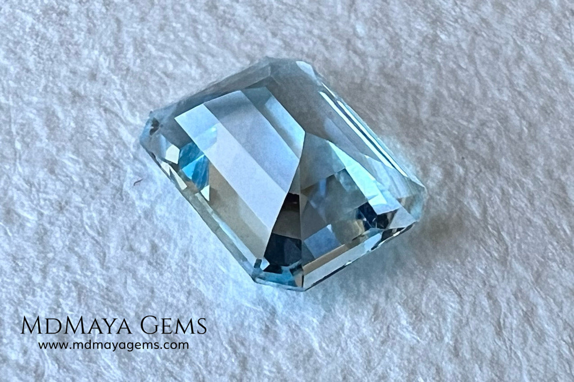 Elegant blue aquamarine of 2.02 ct and emerald cut, this delicate gem shows a very bright blue, has a great quality in its cut and finishes. It will be ideal for use on a ring or a pendant, since its size is perfect, neither too large nor too small. A great natural gemstone at an unbeatable price.