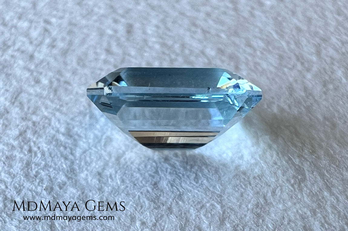 Elegant blue aquamarine of 2.02 ct and emerald cut, this delicate gem shows a very bright blue, has a great quality in its cut and finishes. It will be ideal for use on a ring or a pendant, since its size is perfect, neither too large nor too small. A great natural gemstone at an unbeatable price.