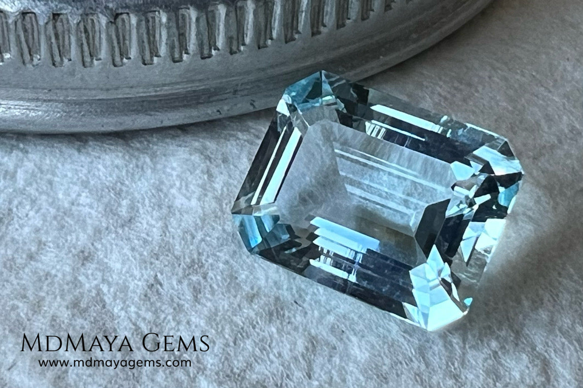 Elegant blue aquamarine of 2.02 ct and emerald cut, this delicate gem shows a very bright blue, has a great quality in its cut and finishes. It will be ideal for use on a ring or a pendant, since its size is perfect, neither too large nor too small. A great natural gemstone at an unbeatable price.