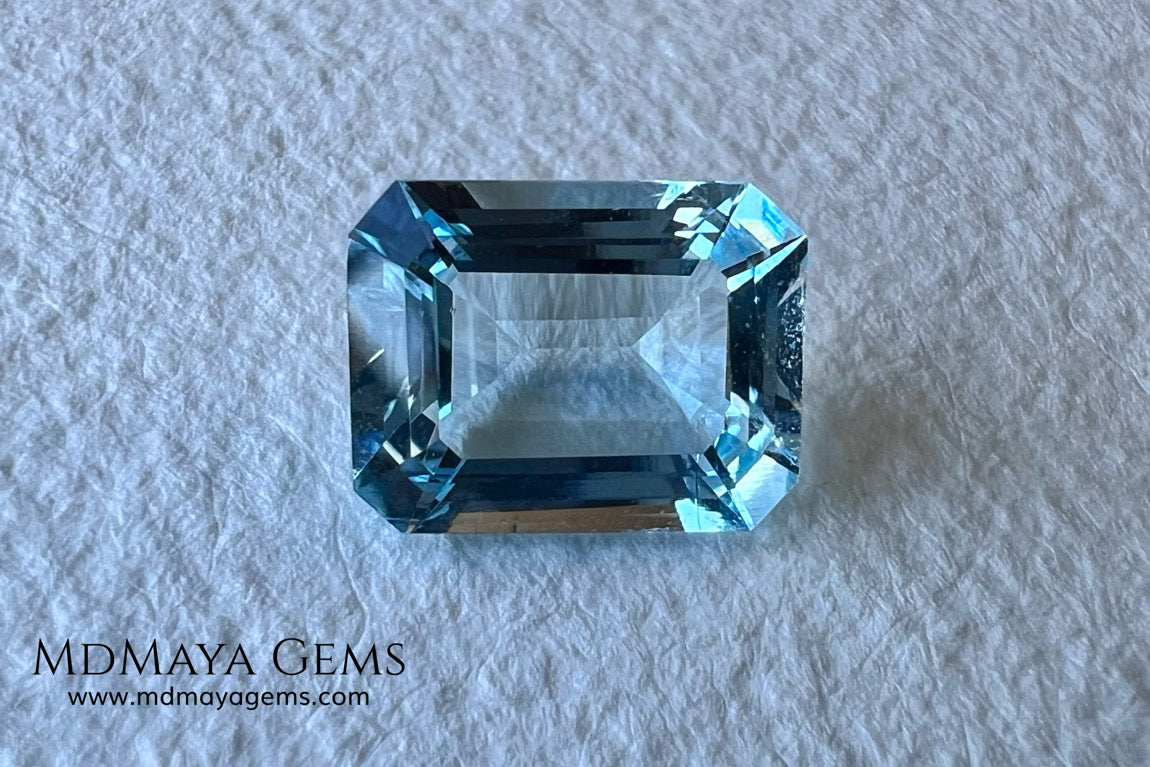 Elegant blue aquamarine of 2.02 ct and emerald cut, this delicate gem shows a very bright blue, has a great quality in its cut and finishes. It will be ideal for use on a ring or a pendant, since its size is perfect, neither too large nor too small. A great natural gemstone at an unbeatable price.