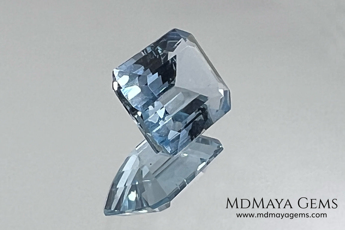 Elegant blue aquamarine of 2.02 ct and emerald cut, this delicate gem shows a very bright blue, has a great quality in its cut and finishes. It will be ideal for use on a ring or a pendant, since its size is perfect, neither too large nor too small. A great natural gemstone at an unbeatable price.