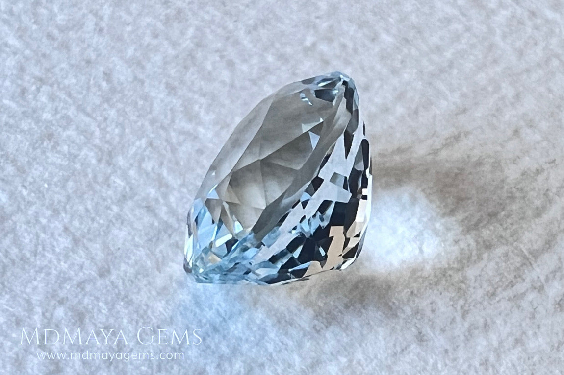 Beautiful aquamarine 2.49 ct. oval cut, this gemstone is almost colorless although it has a subtle bluish tint that together with its brightness and good quality of cut and clarity make it ideal for your personalized jewelry. It will be really pretty mounted in silver or gold. A natural gemstone within reach of any pocket.