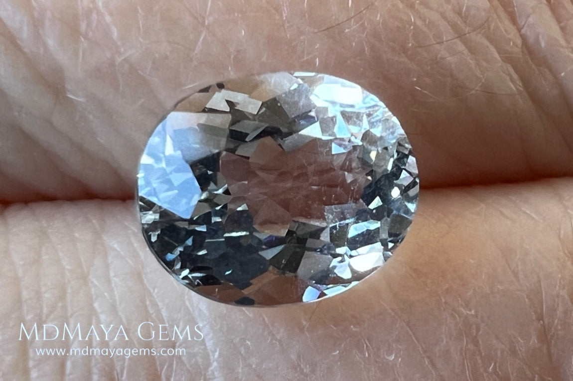 Beautiful aquamarine 2.49 ct. oval cut, this gemstone is almost colorless although it has a subtle bluish tint that together with its brightness and good quality of cut and clarity make it ideal for your personalized jewelry. It will be really pretty mounted in silver or gold. A natural gemstone within reach of any pocket.