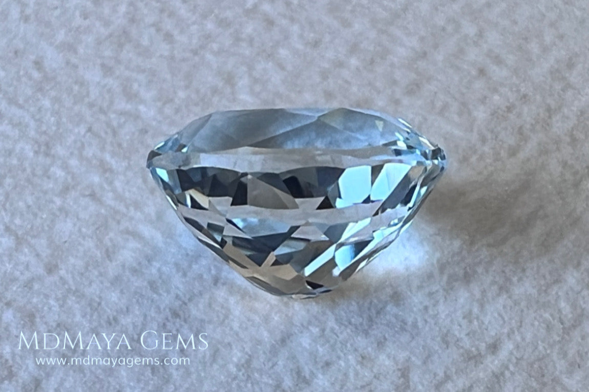 Beautiful aquamarine 2.49 ct. oval cut, this gemstone is almost colorless although it has a subtle bluish tint that together with its brightness and good quality of cut and clarity make it ideal for your personalized jewelry. It will be really pretty mounted in silver or gold. A natural gemstone within reach of any pocket.