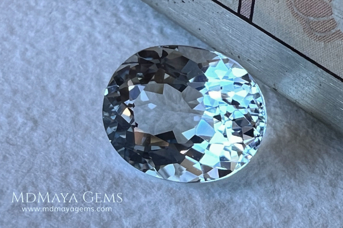 Beautiful aquamarine 2.49 ct. oval cut, this gemstone is almost colorless although it has a subtle bluish tint that together with its brightness and good quality of cut and clarity make it ideal for your personalized jewelry. It will be really pretty mounted in silver or gold. A natural gemstone within reach of any pocket.