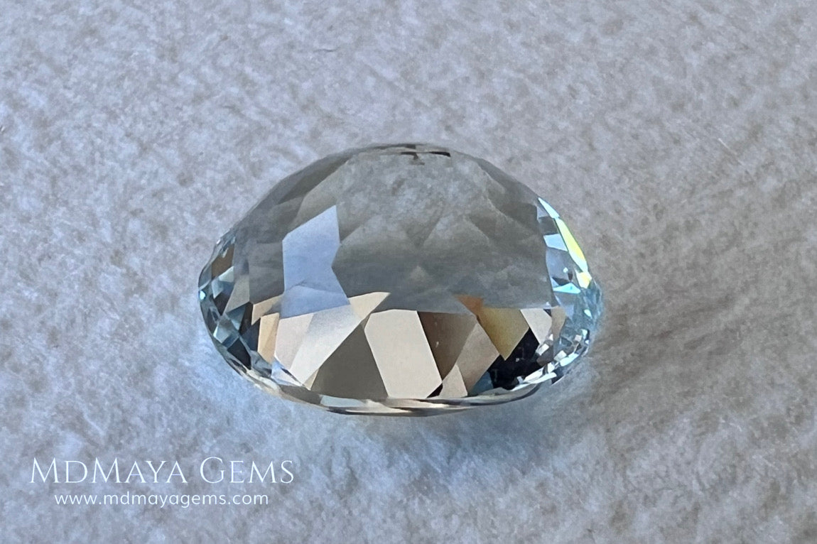 Beautiful aquamarine 2.49 ct. oval cut, this gemstone is almost colorless although it has a subtle bluish tint that together with its brightness and good quality of cut and clarity make it ideal for your personalized jewelry. It will be really pretty mounted in silver or gold. A natural gemstone within reach of any pocket.