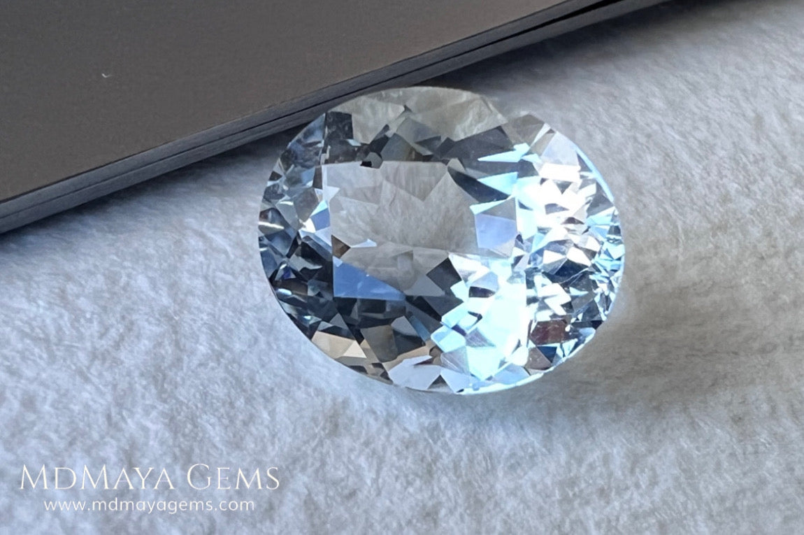 Beautiful aquamarine 2.17 ct. oval cut, this gemstone is almost colorless although it has a subtle bluish tint that together with its brightness and good quality of cut and clarity make it ideal for your personalized jewelry. It will be really pretty  mounted in silver or gold. A natural gemstone within reach of any pocket.