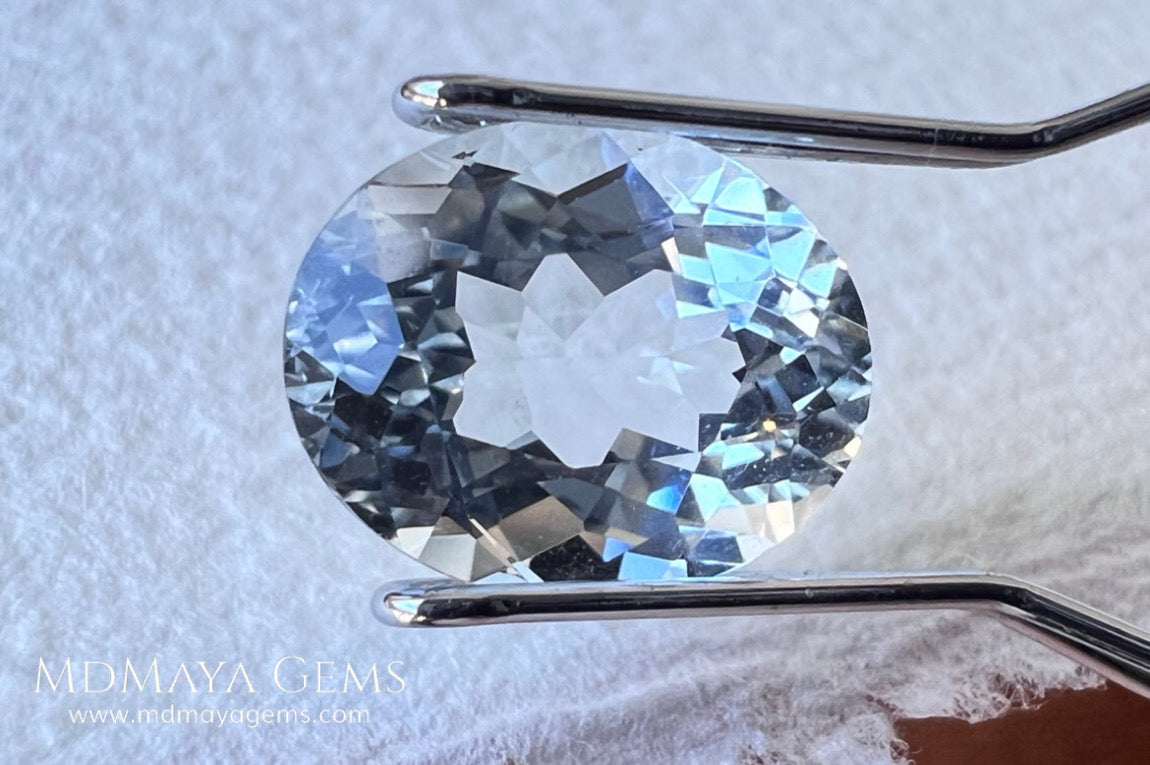 Beautiful aquamarine 2.17 ct. oval cut, this gemstone is almost colorless although it has a subtle bluish tint that together with its brightness and good quality of cut and clarity make it ideal for your personalized jewelry. It will be really pretty  mounted in silver or gold. A natural gemstone within reach of any pocket.