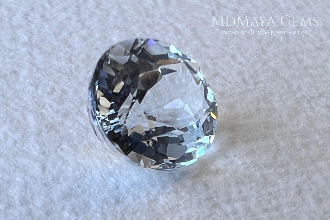 Beautiful aquamarine 2.17 ct. oval cut, this gemstone is almost colorless although it has a subtle bluish tint that together with its brightness and good quality of cut and clarity make it ideal for your personalized jewelry. It will be really pretty  mounted in silver or gold. A natural gemstone within reach of any pocket.