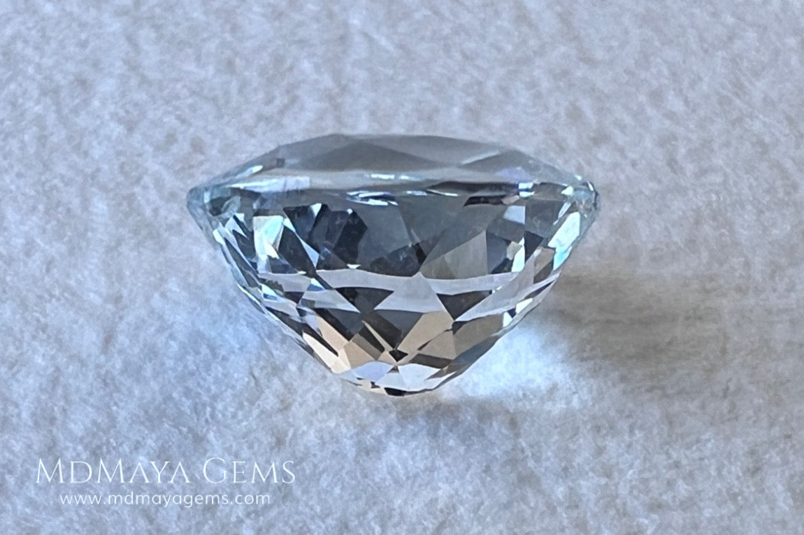 Beautiful aquamarine 2.17 ct. oval cut, this gemstone is almost colorless although it has a subtle bluish tint that together with its brightness and good quality of cut and clarity make it ideal for your personalized jewelry. It will be really pretty  mounted in silver or gold. A natural gemstone within reach of any pocket.