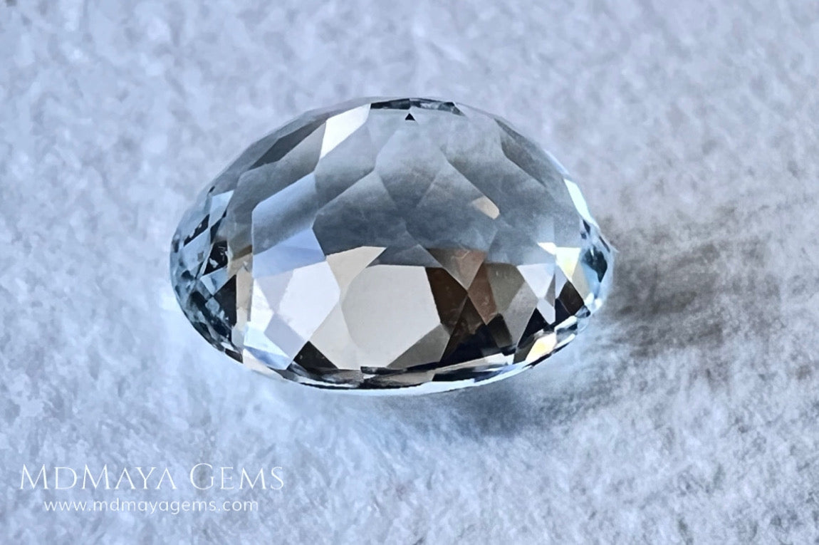 Beautiful aquamarine 2.17 ct. oval cut, this gemstone is almost colorless although it has a subtle bluish tint that together with its brightness and good quality of cut and clarity make it ideal for your personalized jewelry. It will be really pretty  mounted in silver or gold. A natural gemstone within reach of any pocket.