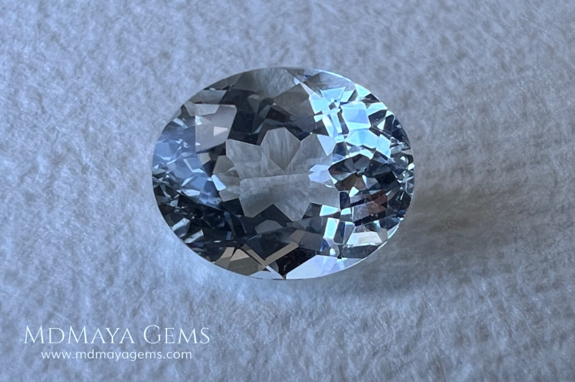 Beautiful aquamarine 2.17 ct. oval cut, this gemstone is almost colorless although it has a subtle bluish tint that together with its brightness and good quality of cut and clarity make it ideal for your personalized jewelry. It will be really pretty  mounted in silver or gold. A natural gemstone within reach of any pocket.