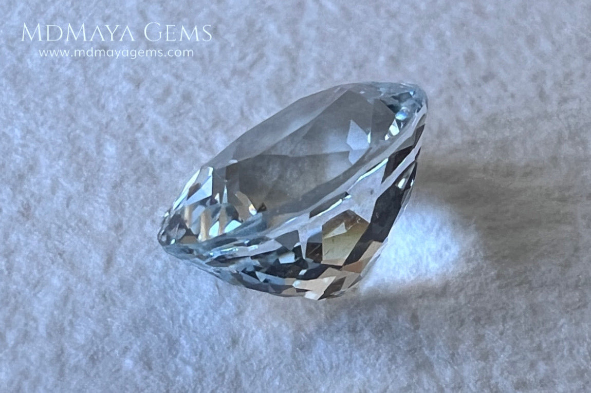 Beautiful aquamarine 2.17 ct. oval cut, this gemstone is almost colorless although it has a subtle bluish tint that together with its brightness and good quality of cut and clarity make it ideal for your personalized jewelry. It will be really pretty  mounted in silver or gold. A natural gemstone within reach of any pocket.