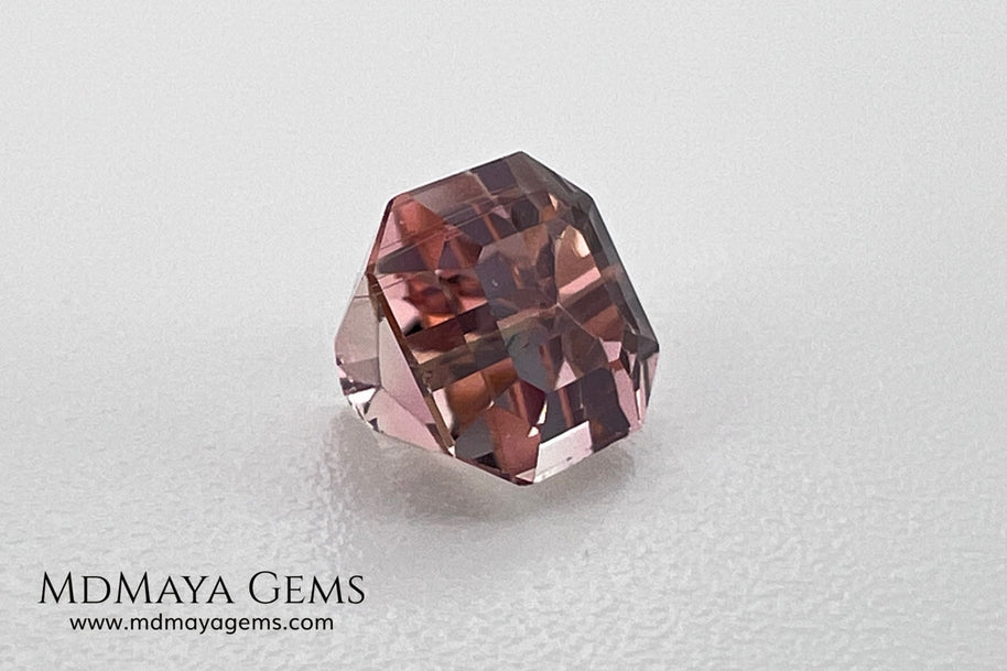 Bicolor Tourmaline 1.28 ct – Soft Pink & Champagne Elegance