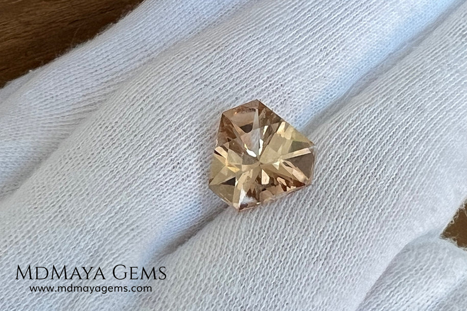 5.95 ct Yellowish Orange Topaz – Fancy Cushion Brilliant (Pakistan)