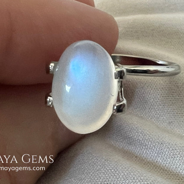 Natural Blue Sheen Moonstone 3.66 Ct Oval Cabochon – Sri Lanka