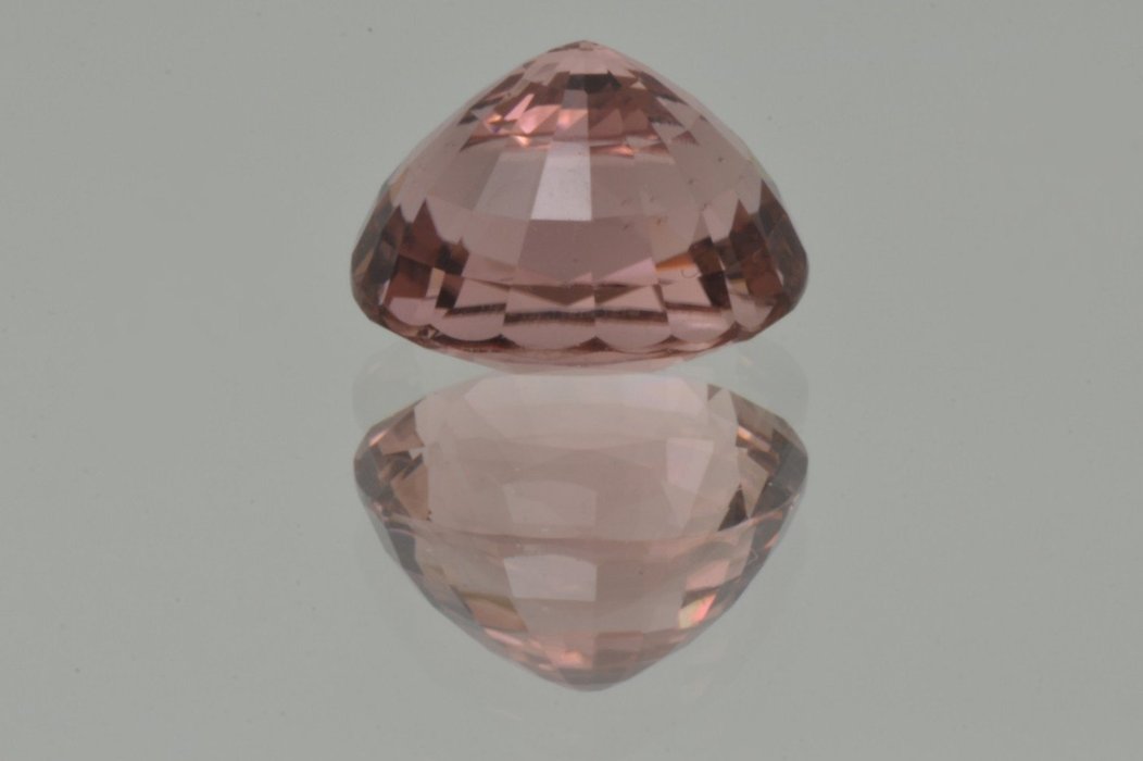 Pavilion of Peach Pink Tourmaline  Oval Cut 5'84 ct