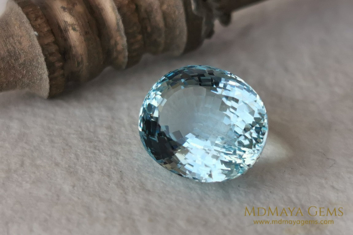 Fine Blue Aquamarine 5.87 ct Oval Cut