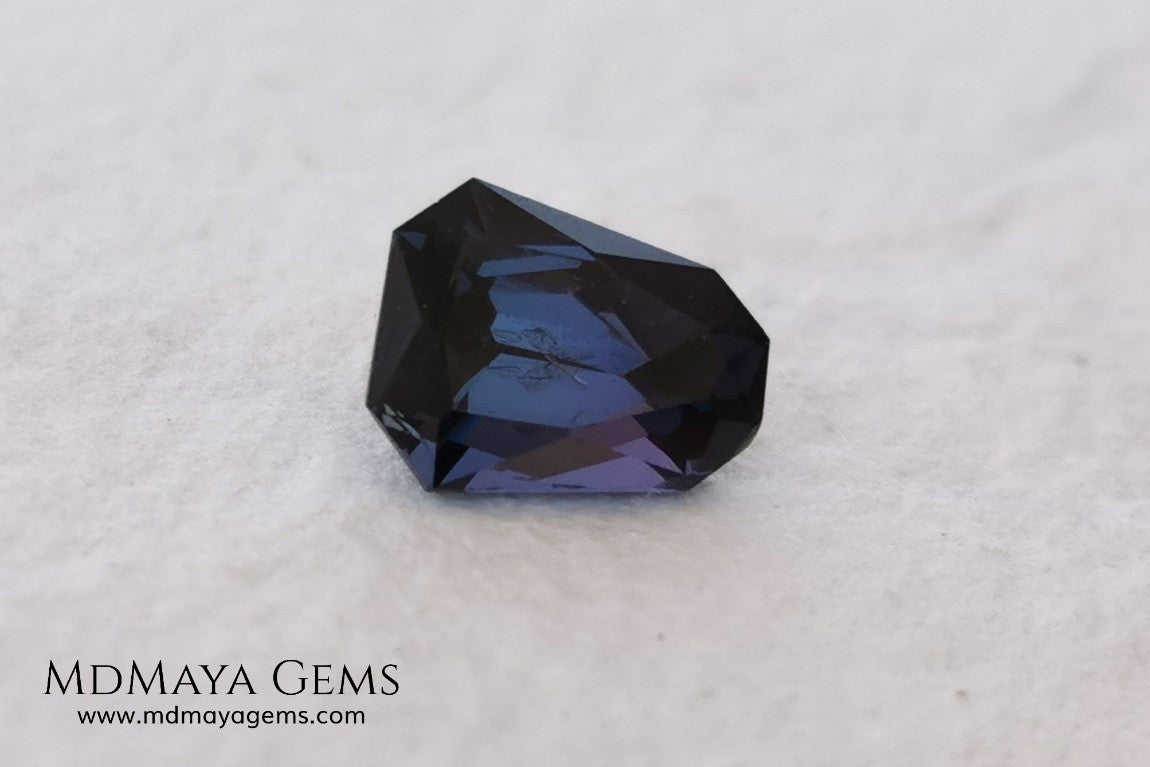 Beautiful dark spinel of 1.59 ct with a trapezoidal cut. This beauty under fluorescent light shows an incredible and sparkle dark blue color with violet tones. Its fancy cut is amazing. It is a very special gemstone, it will look wonderful in any piece of jewelry you can imagine.