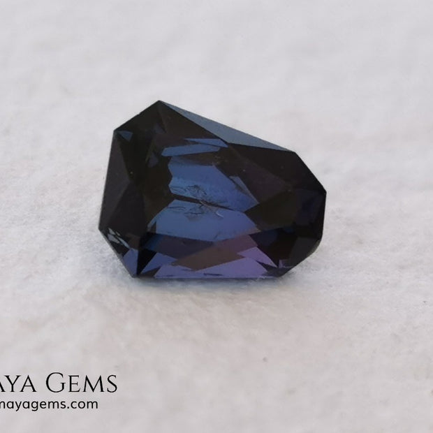 Beautiful dark spinel of 1.59 ct with a trapezoidal cut. This beauty under fluorescent light shows an incredible and sparkle dark blue color with violet tones. Its fancy cut is amazing. It is a very special gemstone, it will look wonderful in any piece of jewelry you can imagine.
