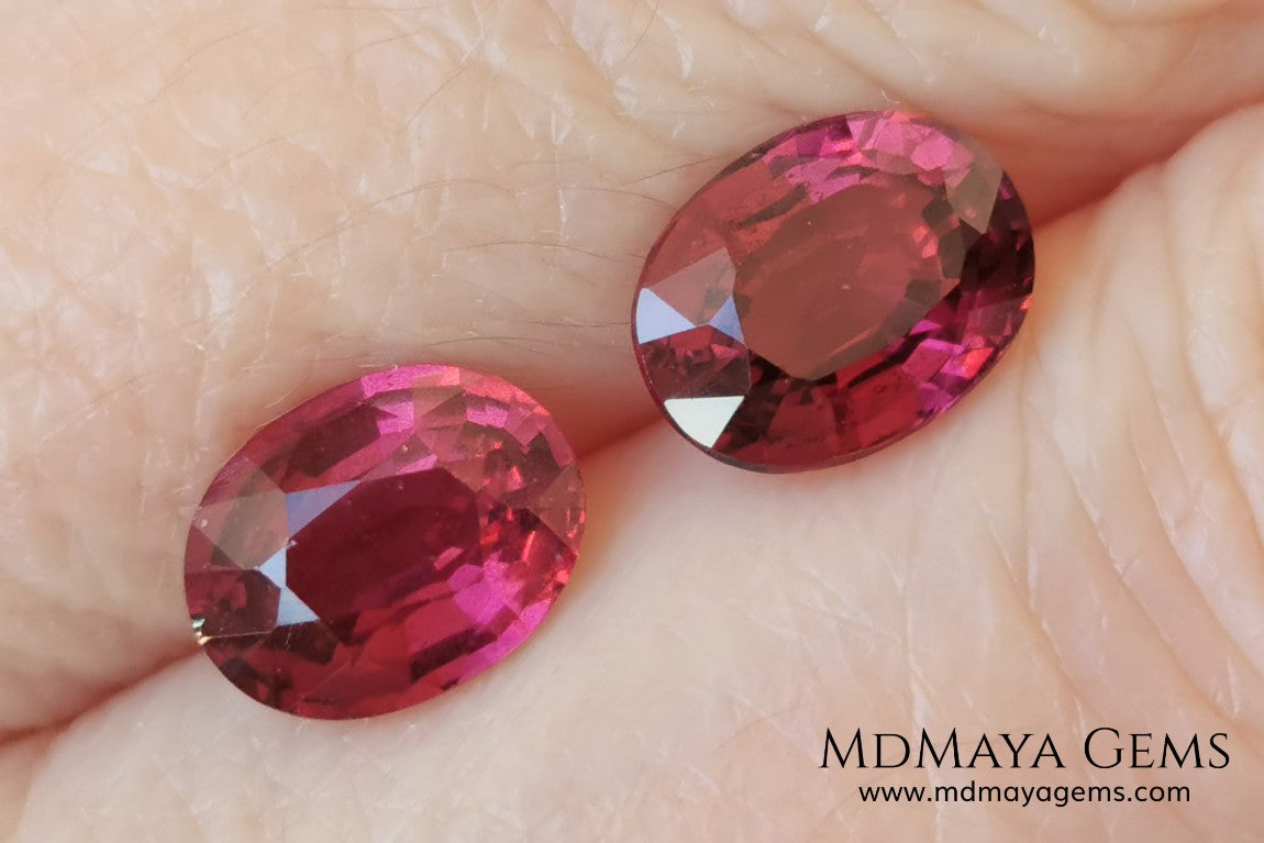 Purple Red Rhodolite Pair, 3.95 ct, oval cut. This affordable gems of rhodolites show the best color you can find in rhodolites garnets. It has a very good size and they will look incredibly beautiful on some earrings or on a pair of cufflinks.