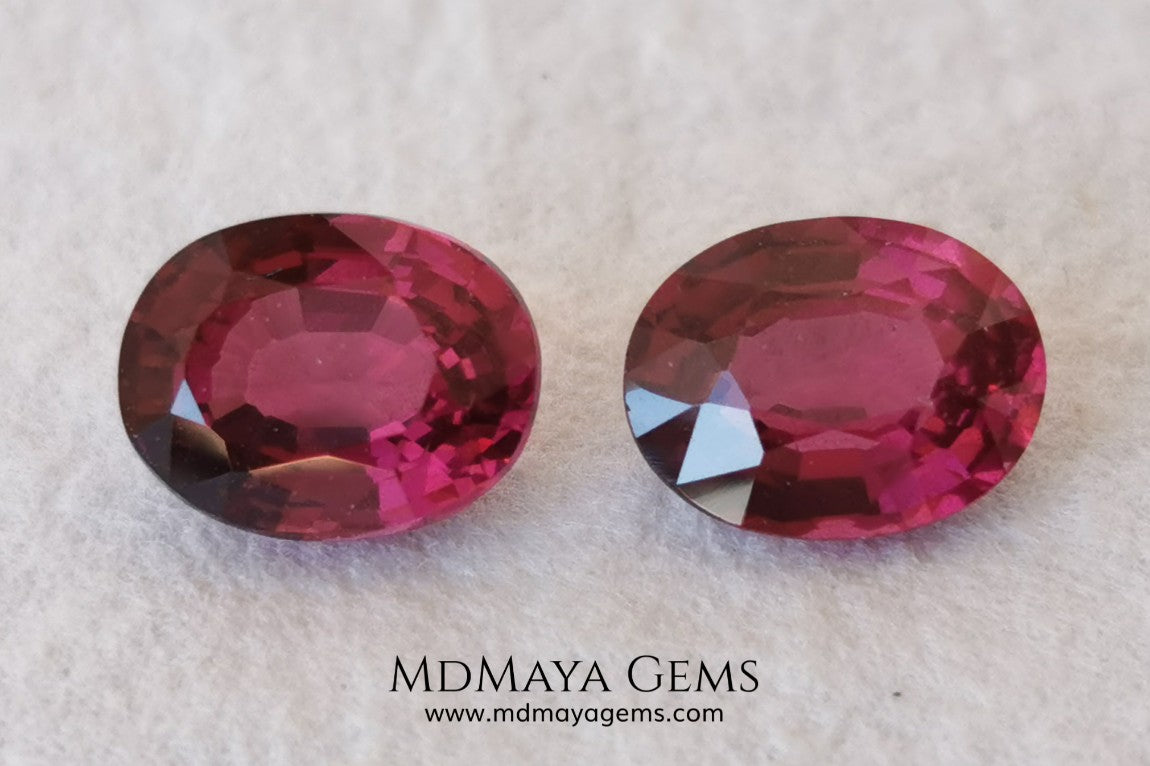 Purple Red Rhodolite Pair, 3.95 ct, oval cut. This affordable gems of rhodolites show the best color you can find in rhodolites garnets. It has a very good size and they will look incredibly beautiful on some earrings or on a pair of cufflinks.